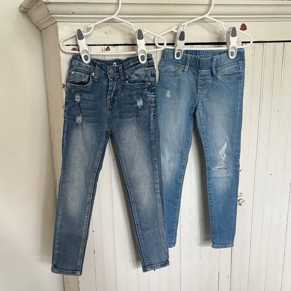 Lot (2) of Little Girl’s Slim Jeans  (Size 6)